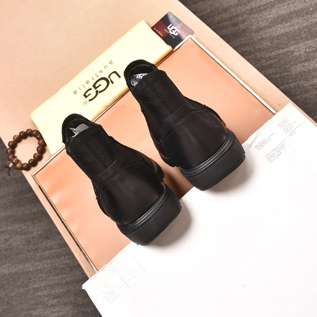 Men's shoes 💰640 (full genuine wool lining, 10% off for fake ones) Please pay attention to the quality of the original item and compare the thickness of the wool 🏮🏮 Popular UGG men's shoes from Australia's warm luxury brand, the official website is synchronized, Beckham men's style..., made of imported first-layer waxed cowhide, waxed toe cap, Australian real wool velvet lining Carefully sewn...Imported rubber Martin boots outsole (comfortable, soft and wear-resistant). I really like the quality..Exquisite workmanship. You can't put it down at first sight. Size 39-44